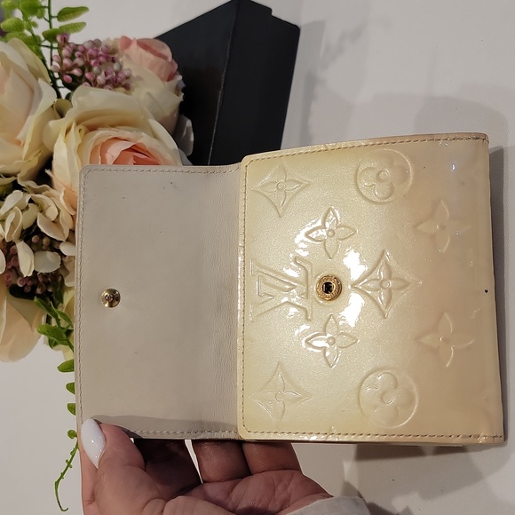 Authentic Louis Vuitton Vernis short wallet - Picture 6 of 11